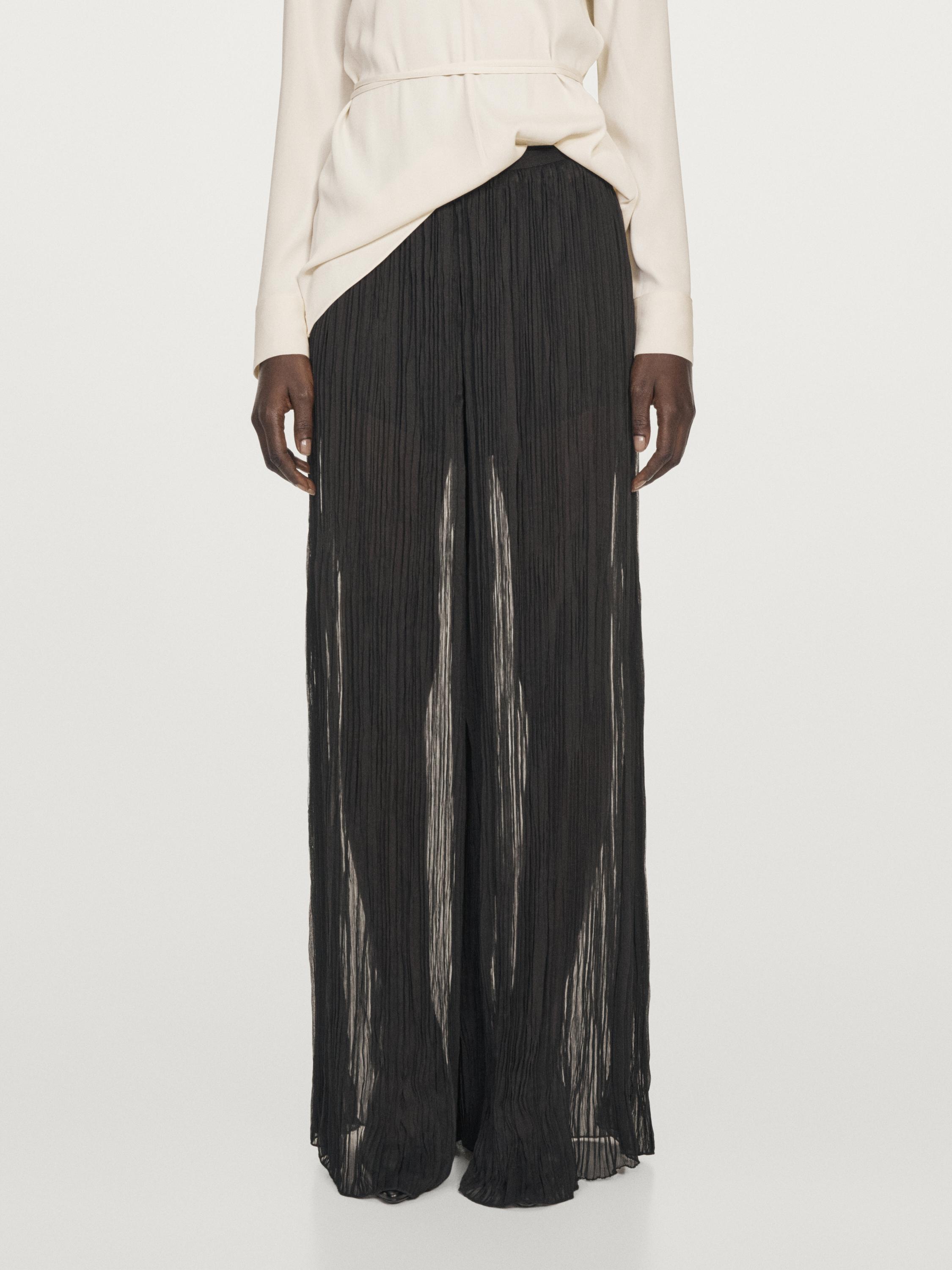 Pleated wide-leg trousers
